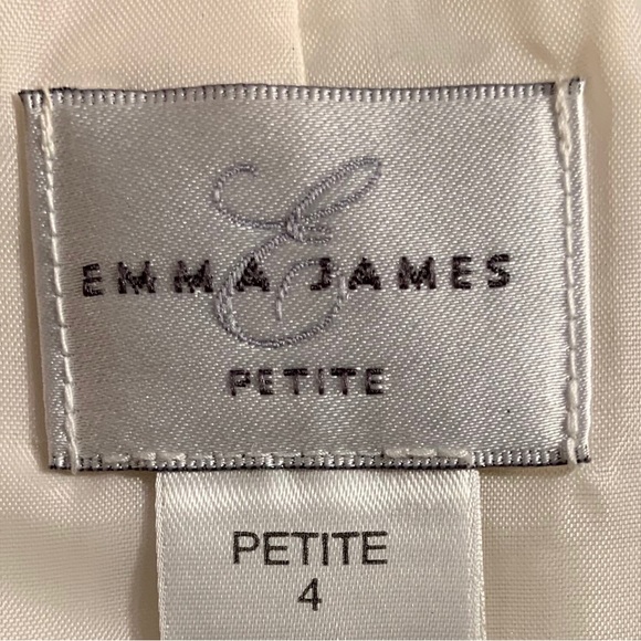 Stunning Emma James Petite Metallic Blazer, Size: 4P, & Color: Cream/Light Gold - Picture 13 of 16